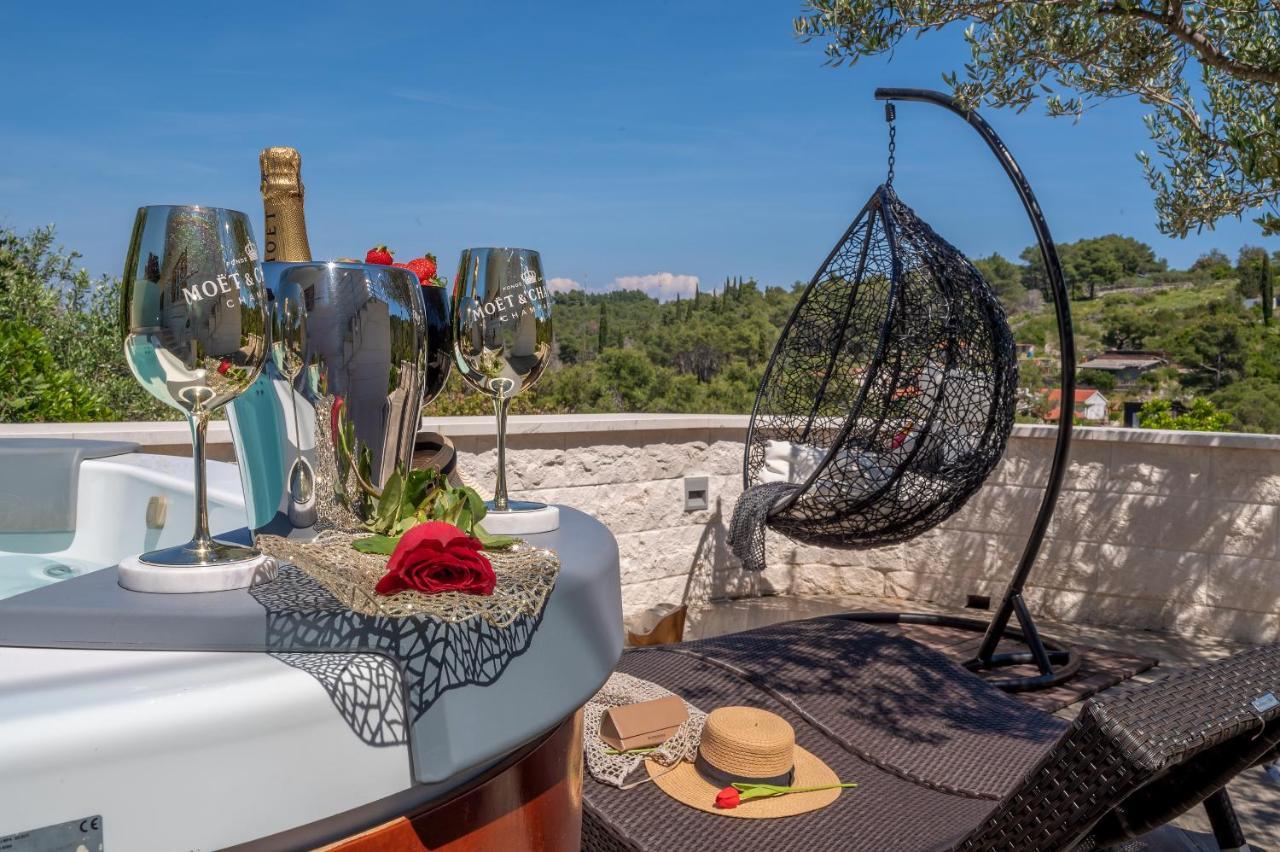 Villa Ivana: Seaside Retreat with Outdoor Jacuzzi on Solta Island Rogac Exterior photo