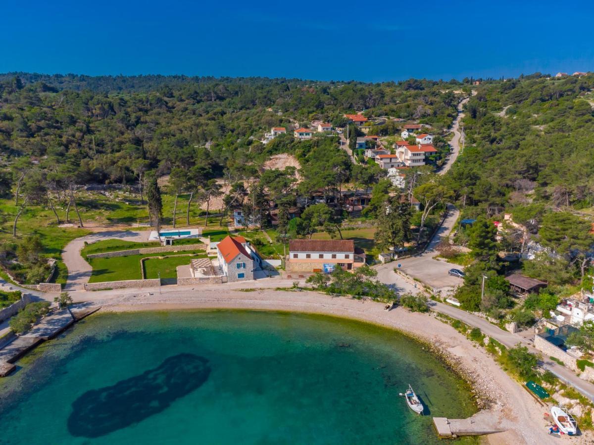 Villa Ivana: Seaside Retreat with Outdoor Jacuzzi on Solta Island Rogac Exterior photo
